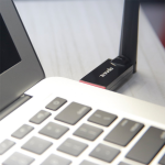 ⁦لاقط وموزع شبكة الواي فاي U6 300Mbps USB⁩ - الصورة ⁦3⁩